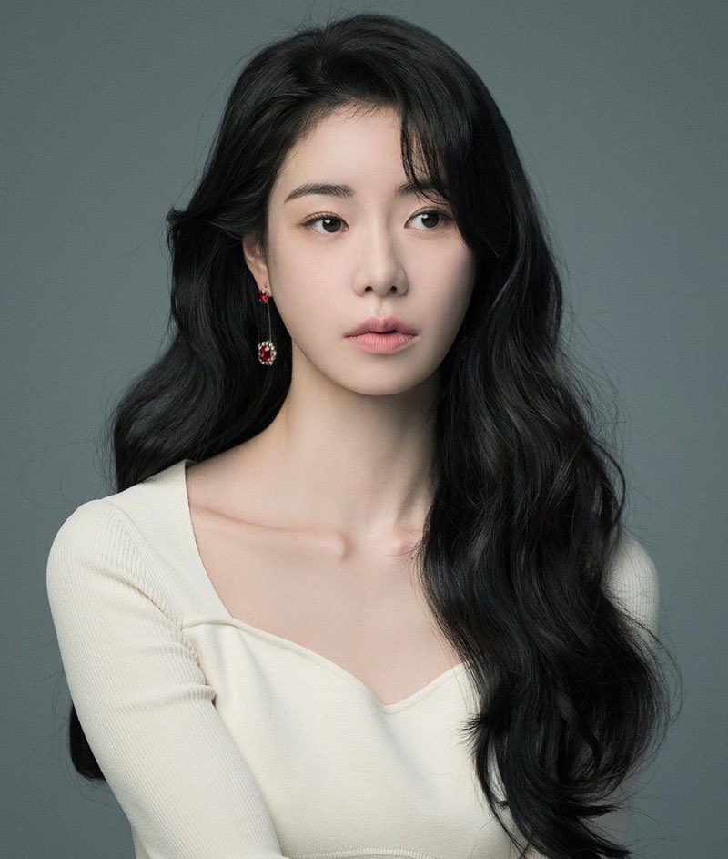 한드는 아닌데 이영화 안엎어졌음좋겠음 난 임지연 강동원 엄태구가 3인조 혼성그룹인 코미디 영화를 한다는게 개웃겨진짜ㅋㅋㅋㅋㅋㅋ 라인업개...