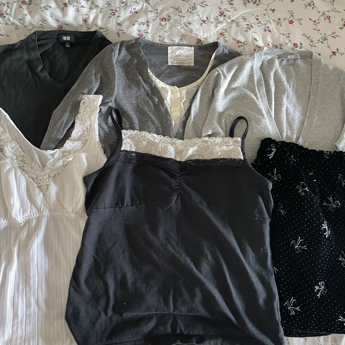 xelynkub's tweet photo. 🎒 มา sale ของออกตู้คับ 🧣

  🍅    ลงพรุ่งนี้  14/1   ✌🏻ทุ่ม
   shipping  flash  4 0 ฿ 𐙚｡⋆
  ราคาเบาๆ 29-89 เท่านั้น มีไม่เยอะน้า

𓇼 รี + ปัก  ลด 10฿ 🚗

#ส่งต่อเสื้อผ้า #ส่งต่อคาดิแกน #ส่งต่อเสื้อผ้ามือ2 #ส่งต่อเสื้อผ้ามือสอง #โล๊ะตู้ #โล้ะตู้เสื้อผ้า https://t.co/9zzNrA2RJg