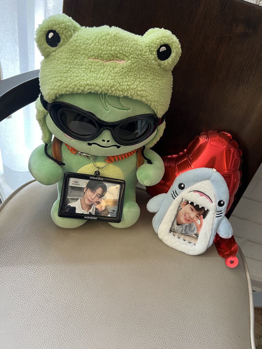 hamdoongkiki's tweet photo. 형원이 생카 첫 스타트는 
카페 틈이있는곳.

#에이치원_분위기_띄워
#HAPPY_HYUNGWON_DAY
#형원 #MONSTA_X https://t.co/GyVyLiLl7o