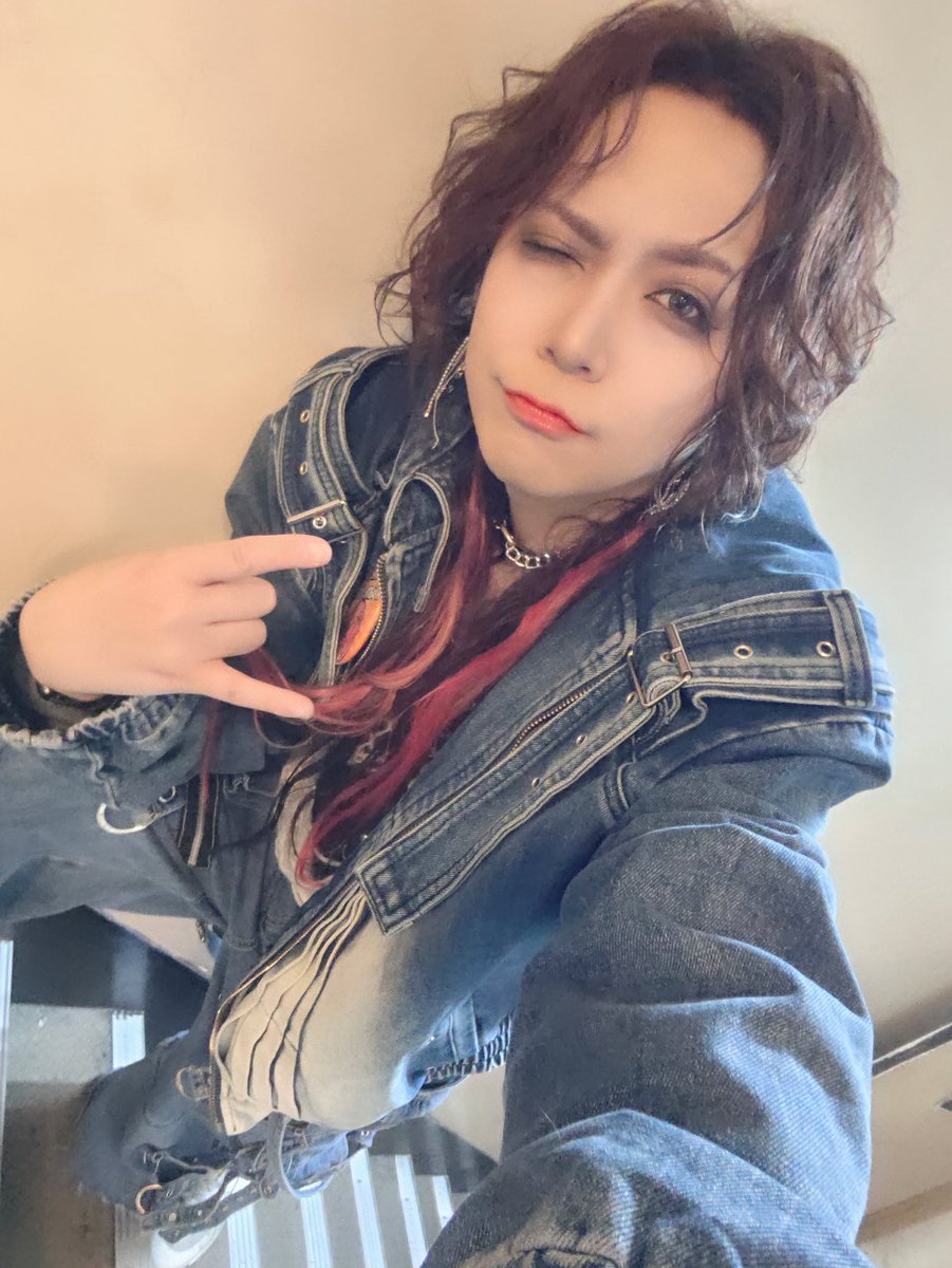 FEST_HAL's tweet photo. VERONICAツアー2日目の大塚Deepa。

ツアー開幕箇所の2日目も気合いに満ちた出陣で、皆々様ほんまにどうもありがとう🔥

最新のVERONICAを軸に2日目もまた様々な景色。

歴史に浸りながら、過去と未来を繋いで行こう✨

髪&amp;エクステを洗う時間もまた長くなってゆく。ツアーは次神戸よろしく！ふな！ https://t.co/IphxzeP85C