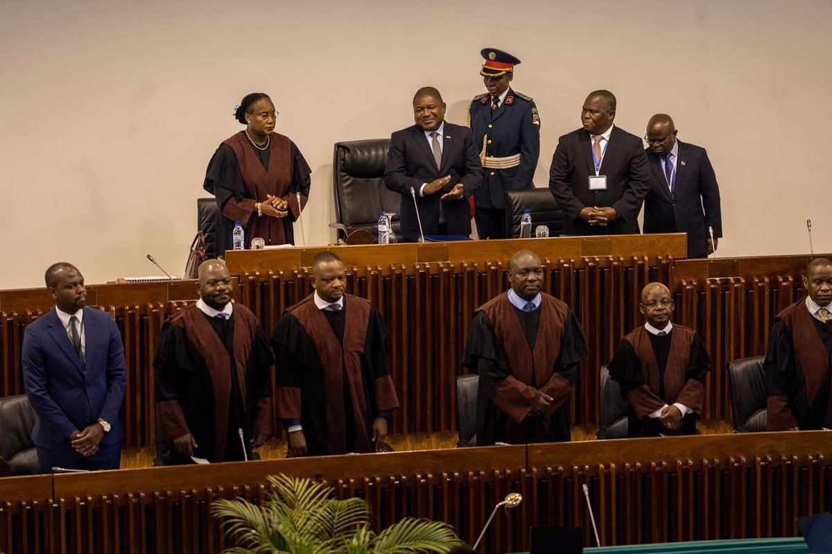 O Secretário Geral da FRELIMO Camarada DANIEL FRANCISCO CHAPO participou na Cerimónia de Investidura dos Deputados à Xª Legislatura da Assembleia da República (AR) de Moçambique, bem como a Eleição e Investidura da Presidente da AR. 

O acto foi presidido por Sua Excelência