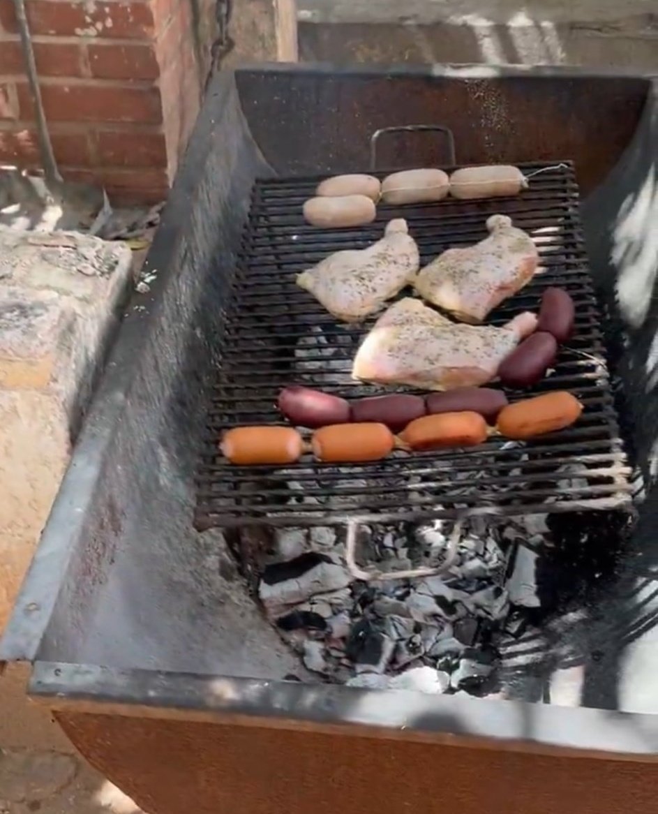 COMO SE SIENTE DEJAR SIN TRABAJO A PARAGUAYOS⁉️ <a href="/sebavillarejo/">Seba Villarejo</a>  <a href="/srasmusseng/">Stephan Rasmussen</a> <a href="/patriaquerida/">PATRIA QUERIDA</a>  

SOS BIEN PELOTUD@ COCINERA <a href="/aquino_euge/">Euge Aquino</a> para molestarte por un humilde almuerzo de compatriotas, que un domingo en vez de estar en Flia, deben trabajar para ganarse el sustento..