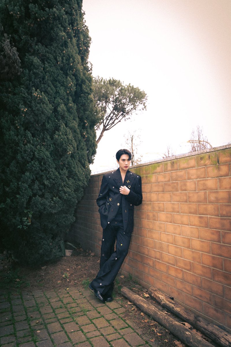 innsarin's tweet photo. Rome with you🖤 #GreatInn1stFMinRome #InnSarin https://t.co/UBd0dIAJoy