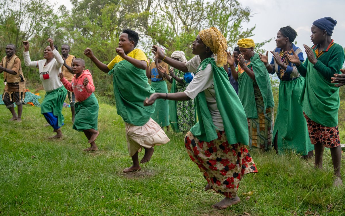 MbeeraTours's tweet photo. Dive into Uganda's heart with the Batwa Cultural Experience! Meet the forest's original dwellers, the Batwa Pygmies,in Bwindi. Learn their ancient hunting and gathering ways, enjoy traditional dances and taste unique cuisine. https://t.co/2ybGZ25qPx