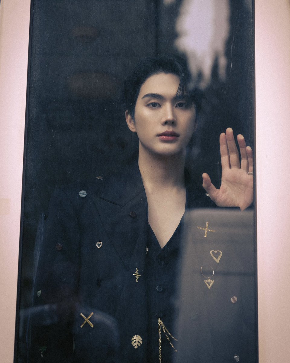 innsarin's tweet photo. Rome with you🖤 #GreatInn1stFMinRome #InnSarin https://t.co/UBd0dIAJoy
