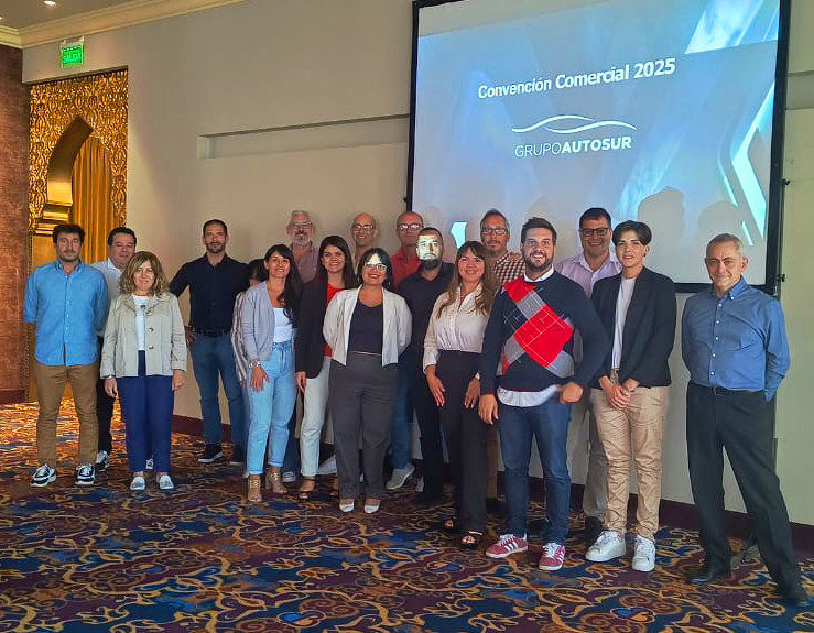 El pasado viernes, gerentes y asesores de #Surisan se reunieron para conocer las estrategias más innovadoras y las últimas tendencias del mercado 2025. 🚀Este evento marcó el inicio de una nueva era en el sector.  🔑Este es el tipo de eventos que redefine el mercado.