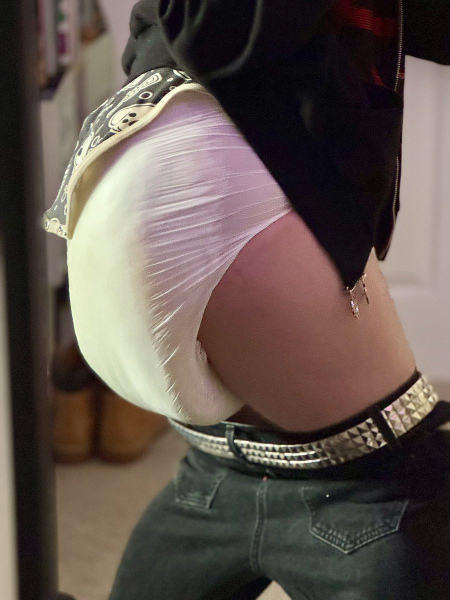 Stinky_Maxano's tweet photo. Two boosters and so much pee this diap is soooo heavy someone pls let me sit on their lap 🍭🦭 https://t.co/IWxlBT6rBk