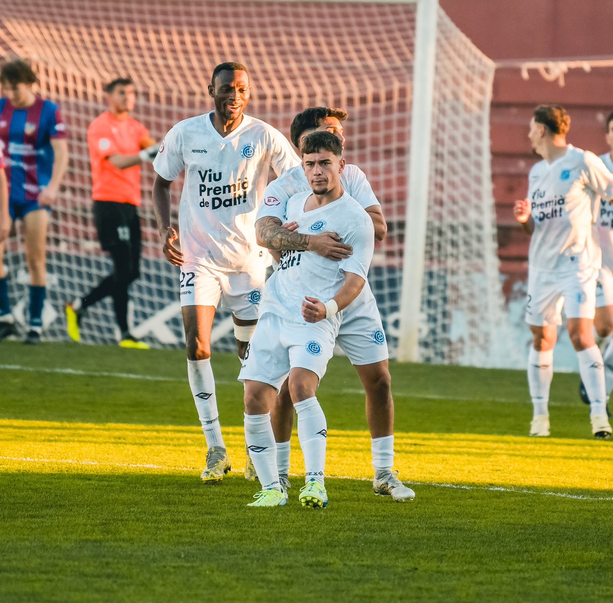 sommaresmefc's tweet photo. Debut a #2RFEF y gol ⚽️

𝐌𝐚𝐫𝐤𝐞𝐥 𝐑𝐨𝐝𝐫𝐢́𝐠𝐮𝐞𝐳 𝐑𝐮𝐢𝐳. https://t.co/GoXAYzMaci