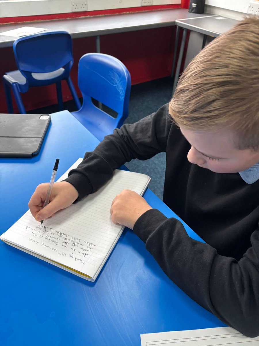 reintegreat's tweet image. 🌍🔬 Today in Science, our KS3 group embarked on an exciting Journey to the Centre of the Earth! 🚀✨ They described the Earth’s layers, from the crust 🪨 to the mantle 🌋, outer core 🌡️, and inner core 🔥. Brilliant work, everyone! 👏🧠 

#KS3Science #EarthLayers…