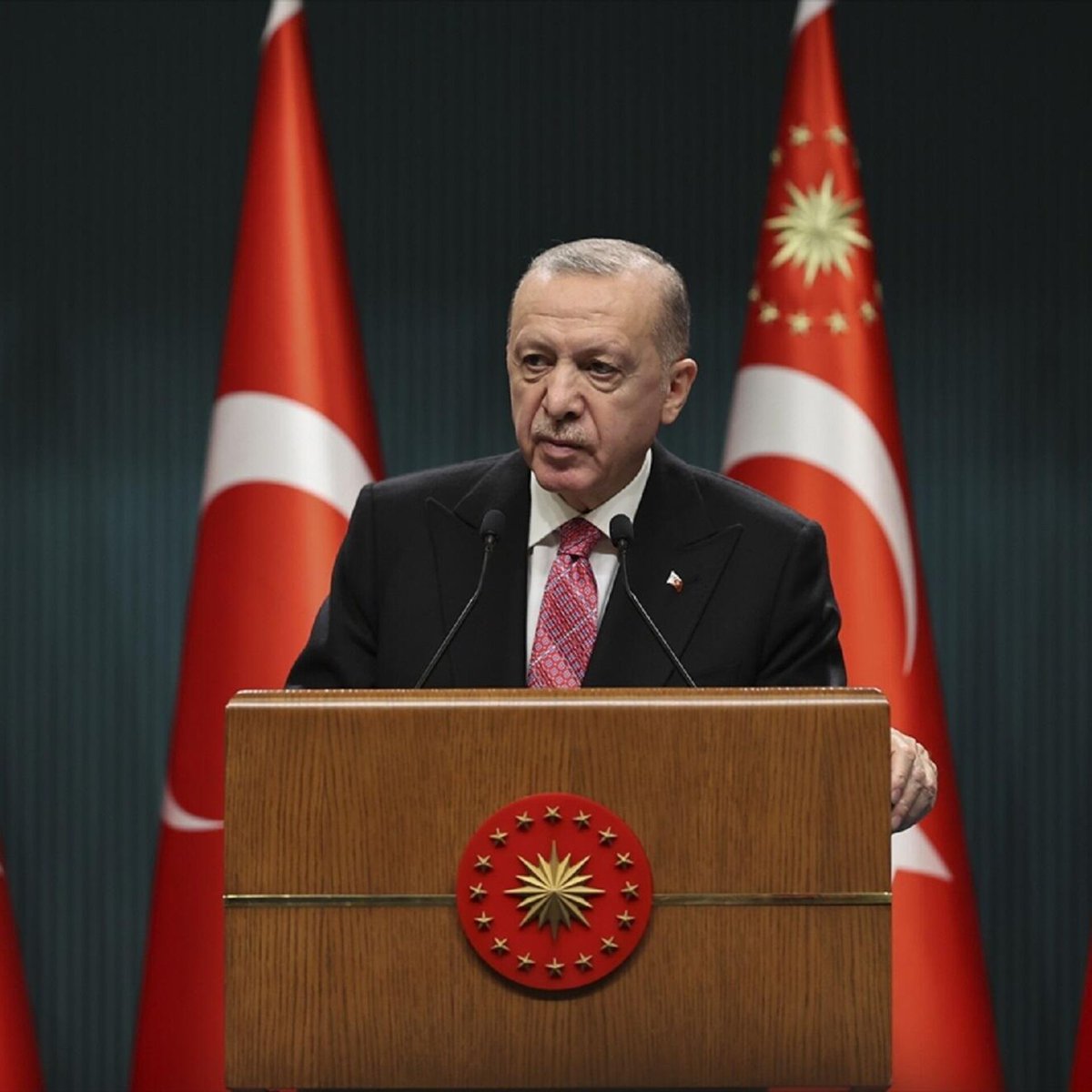 mesruhaber's tweet photo. Muharrem İnce'den Cumhurbaşkanı Erdoğan'a sert çıkış:

Halktan o kadar uzaklaştın ki; 150 bin TL ile koltuk takımının, beyaz eşyaların bile alınamayacağını bilmiyorsun! https://t.co/ilTXVQDo3Q