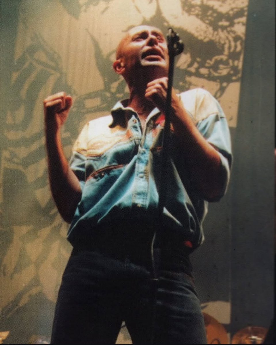 Y el joven lobo, quemandose de amorrr