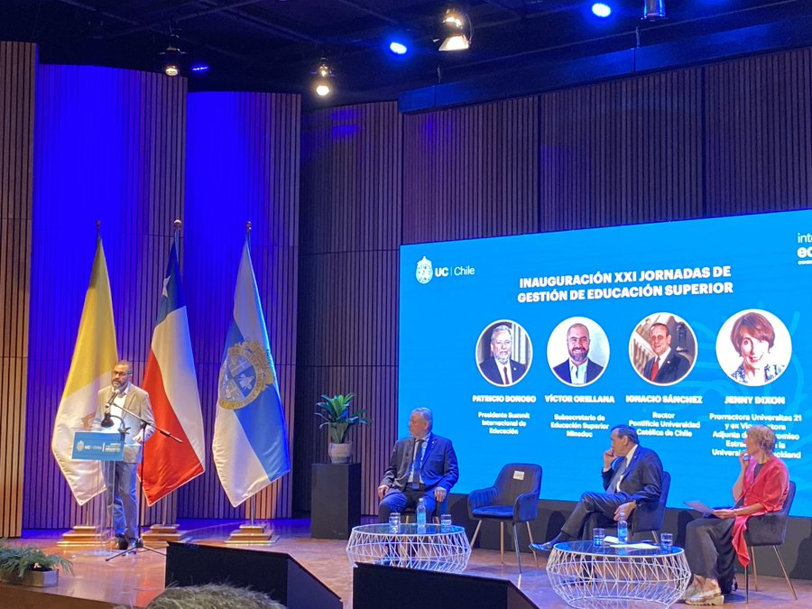 vrim_udec's tweet photo. La @udeconcepcion está presente en el @SummitEducacion organizado por @UCatolica. En la ocasión, la Vicerrectora #VRIMUdeC y presidenta de la Comisión #VcM del @CRUCH_cl, @xagauche, fue invitada con la ponencia "VcM en educación superior e innovaciones en docencia y aprendizaje". https://t.co/PG1Xsc5R5r