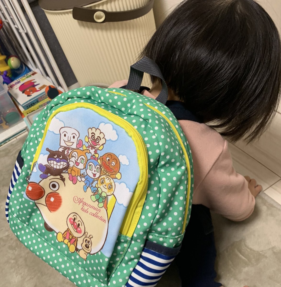sachizmix's tweet photo. 本日、我が子2歳の誕生日！
スタジオアリスの撮影とケーキでお祝いのタスクを無事完了しました✨
誕プレはアンパンマンのリュックサック。ガオガオさんを詰め込んでおでかけ。

今年もたくさん遊ぼうね！ https://t.co/QVFKoM2sZe
