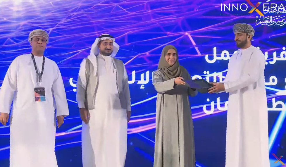 الآن مباشرة: تكريم فريق عمل منصة التعليم الإلكتروني في سلطنة عمان على مسرح InnoXeraOman

لحظة مميزة لتقدير الجهود الاستثنائية لفريق عمل منصة التعليم الإلكتروني في سلطنة عمان. هذا الفريق الرائد كان له دور محوري في تطوير وتطبيق الحلول الرقمية التي أسهمت في تعزيز جودة التعليم وتمكين