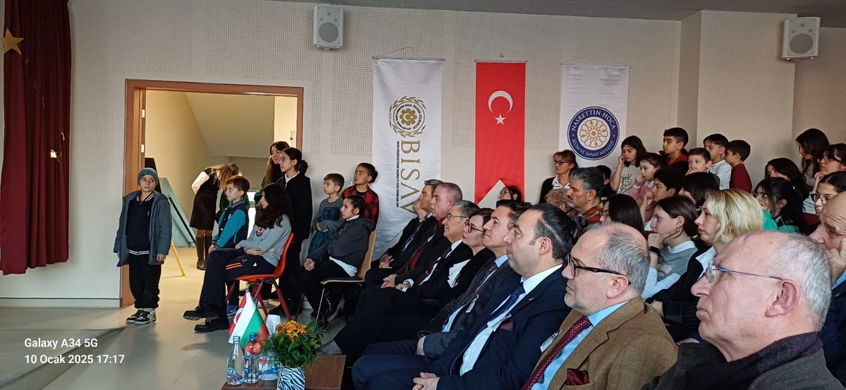 bisavvakfi2000's tweet photo. Gazi Mustafa Kemal Atatürk’ün Hayatında çok önemli bir dönemi olan Sofya’da Askeri Ataşe olarak görev yaptığı 1913-1915 yıllarını içeren “Mustafa Kemal’in Sofya Yılları” belgeselini Cumhuriyetimizin 100+1. Yıl etkinliklerine yakışır şekilde gösterimini sağlamaya çalışıyoruz...
Atatürk’ümüzün az bilinen yönlerini ve yıllarını...
Özellikle gençlerimizin tanımalarına katkıda bulunacağı düşüncesiyle...
Yenimahalle Kaymakamı Sn. Tahsin Kurtbeyoglu ve İlçe Milli Eğitim Müdürümüz Veli Karakuş Beyin desteği ve katkılarıyla başlattığımız bu etkinliklerimiz...
Bulgaristan Cumhuriyeti Ankara Büyükelçisi Sn. Anguel Tcholakov,
Türkiye Cumhuriyeti'nin 2017-2019  Sofya E. Büyükelçimiz Hasan Ulusoy, T.C. Dışişleri Bakanlığı Ekonomik İlişkiler Genel Müdürü ve Sofya E. Büyükelçimiz Sayın Aylin Sekizkök Hanım,
K. Makedonya E. Büyükelçisi Hasan Mehmet Sekizkök,
DTCF den Prof. Dr. Levent Kayapınar Hocamız,
Filmin Yapımcısı Nahide Deniz Hanımın katılımları ile devam edecek...

@tcbestepe @TC_Disisleri @tcmeb @VakiflarGM @AnkaraValiligi @hacibayramedutr @Ankara_Vakiflar @MemurSenKonf @sagliksen @SSMahmutFaruk @yukselozkale @ilyasYALDIZ  @MemAnkara @TR_Yenimahalle   @MemYenimahalle  @hurriyetcomtr @ntv @anadoluajansi @ankahabera @trtbalkanbhsc @trtusa @trthaber @BTAnewsBG @TC_SofyaBE @hasandogantr @T_Kurtbeyoglu @velikarakuss  @MuratErcan0606 @aylinsekizkk  @_fatihsahin @sirakayazafer @zeynepyildiztr @sebnembursali @isiksadikahmet @EkremSelimler  @kaan_yurteri