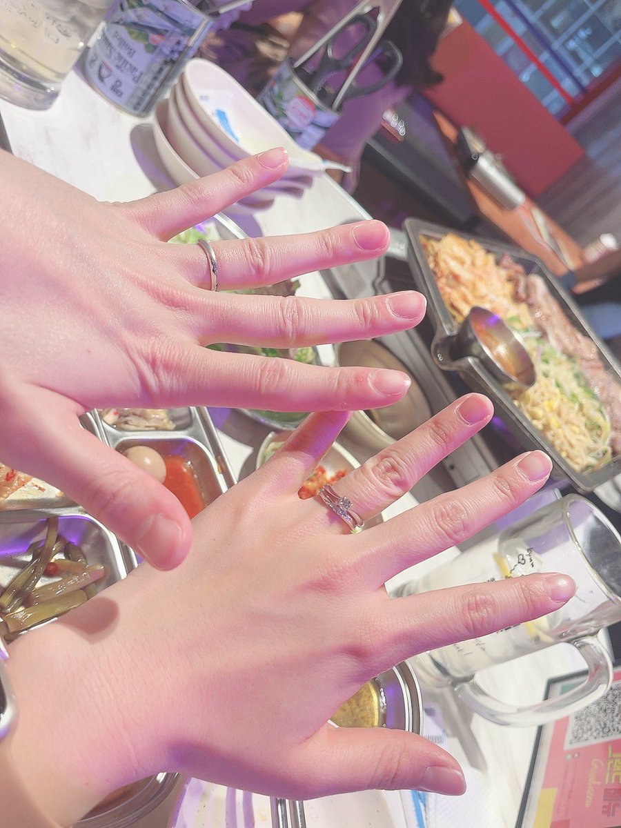 k_hska's tweet photo. 私ごとですが入籍しましたぁぁぁぁ
嬉しい！！！💓
大好きなサムギョプサルをバックに🍖 https://t.co/o1UAstZkWi