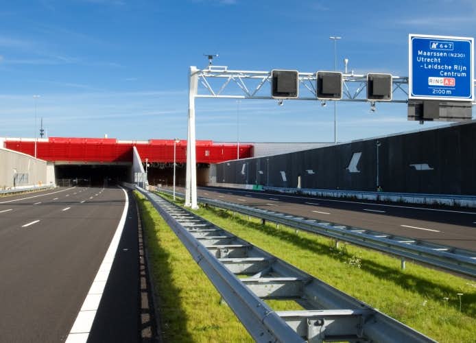 Er zijn werkzaamheden in de Leidsche Rijntunnel in de weekenden van 17 tot 20 januari, 24 tot 27 januari, 7 tot 10 februari en 14 tot 17 februari. Meer info over omleidingen check ap.lc/Uwvai