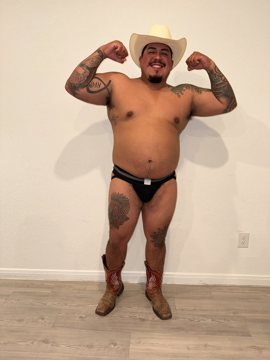 big_tex052's tweet photo. Happy Monday! Heard you liked beefy tatted Latinos 😈😘 https://t.co/ADAlGjm60V