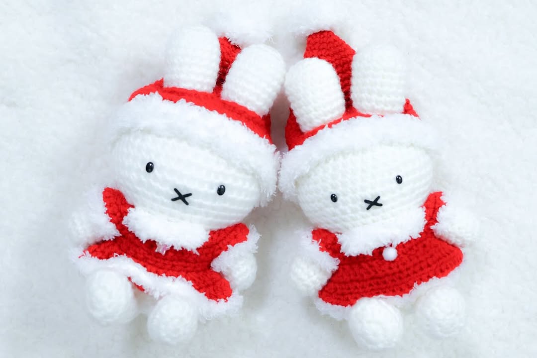 How long is it acceptable to keep your Christmas tree up for? Miffy’s asking for a friend… 

📸 Instagram user miffy_ari