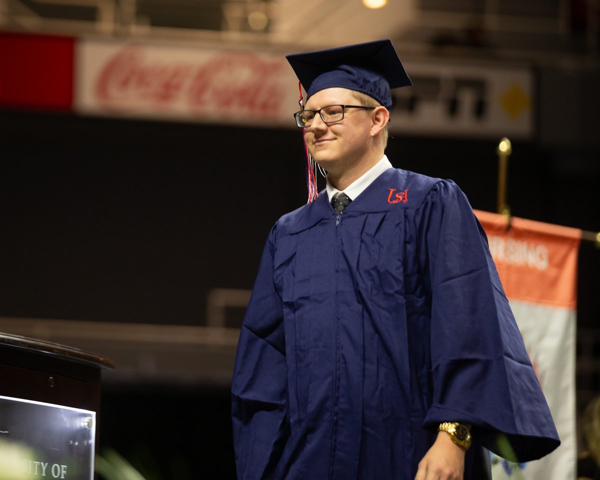 USACONursing's tweet photo. After completing three bachelor's degrees at USA, Garrett Colby still wanted to find a career that allowed him to apply both his problem solving skills and desire to help others. The Accelerated BSN Pathway gave him the perfect opportunity. 🩺🎓

📰: https://t.co/WkzPPrJl5M https://t.co/RCEJO80yGW