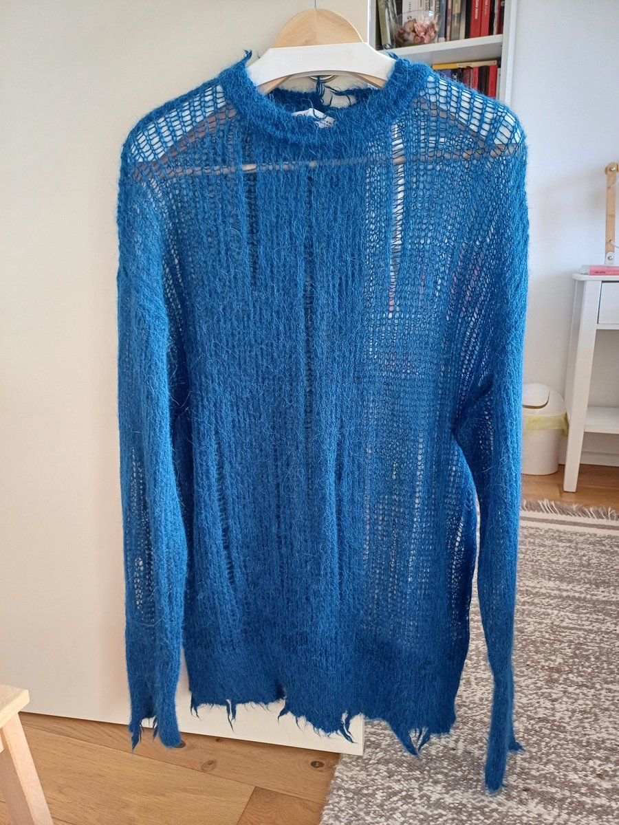 Prodam skoraj nov zara pulover (alpaka, volna) za 15 eur (leto 2023, št. M). Interesenti pišite v DM. Hvala. :)