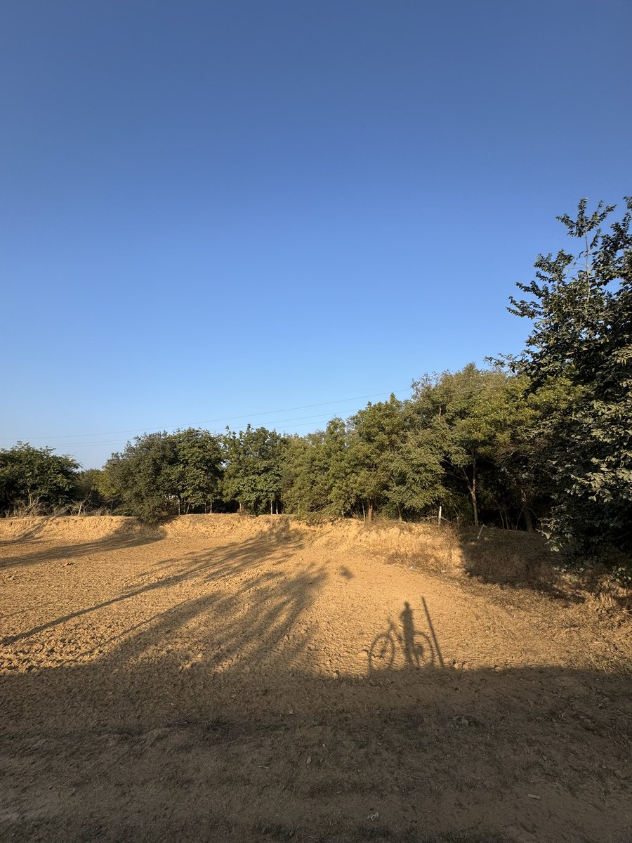 WithManish0's tweet photo. On this trail, after long time ! 

#mtb #trailbiking #biking #backyard #cycling #vadodara #workout #vibes #workout #Motivacion #WeekdaysVibes https://t.co/W6cusEp9iC
