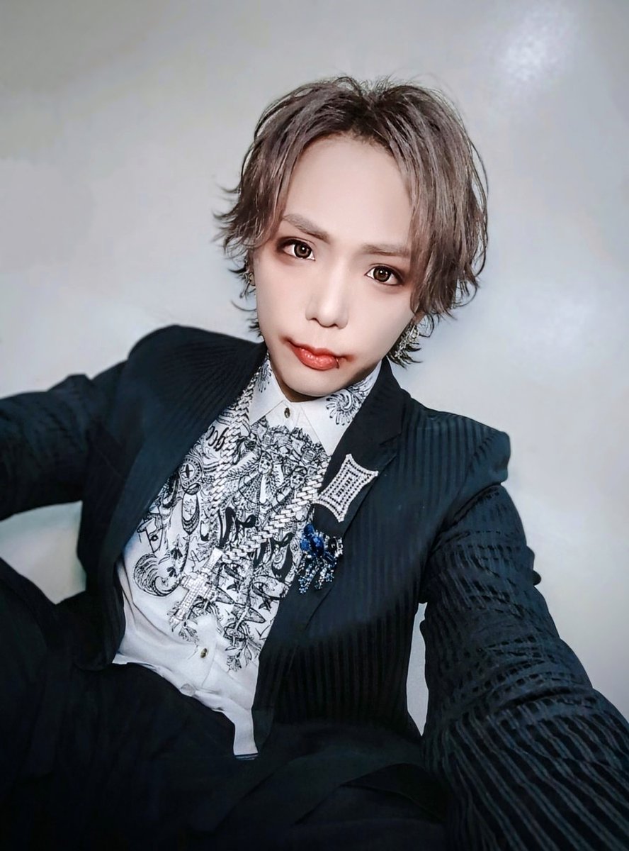 FEST_HIRO's tweet photo. 2025 TOUR『VERONICA』1、2本目大塚Deepa撃破🔥2日間東京はなまるでした💮セトリもガラッと変わってたから2日間楽しんでもらえたかな？次は対バン挟んで、1/25神戸Varit.行くから関西勢の皆さん待っててね💁 https://t.co/9HjgkRBVXK