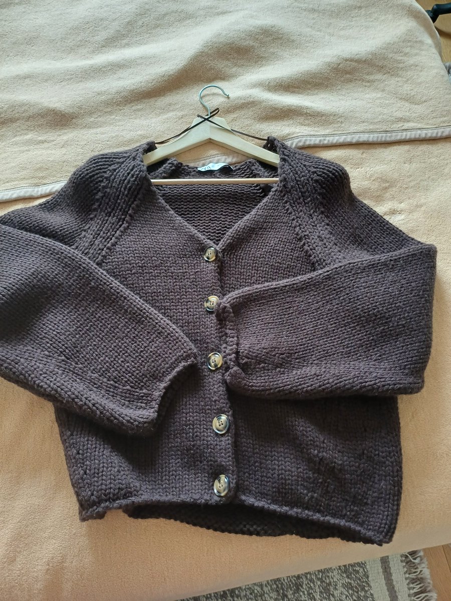 Prodam skoraj novo zara jopo (leto 2023, številka M) za 20 eur. Interesenti pišite v DM. Hvala. :)