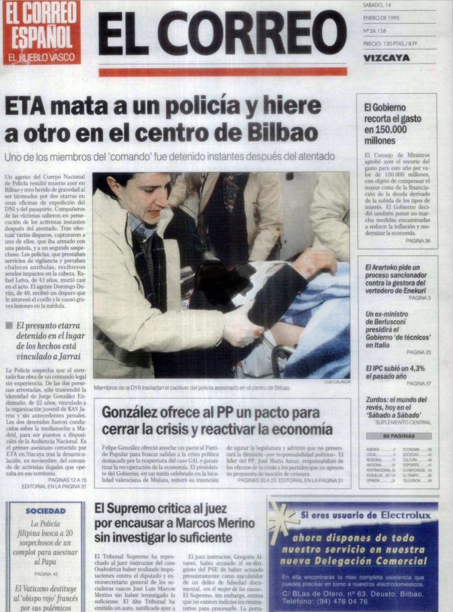 ConsuorF's tweet photo. #TalDiaComoHoy de 1995 #ETA asesinó en #Bilbao a los agentes de @policia Rafael Leiva y Domingo Durán, Domingo quedó tetrapléjico 8 largos años.
Los etarras entraron en las oficinas del DNI y les dispararon repetidamente. Rafael dejó seis huérfanos y Domingo una.

Esto era ETA🧵 https://t.co/0Mg1px6jXa