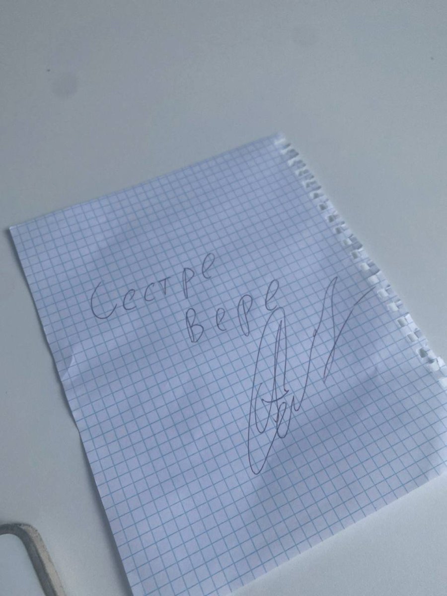 veraiscursed's tweet photo. АЛЕКСЕЙ САПРЫКИН ПРИШЕЛ К СЕСТРЕ В ЛИЦЕЙ И ОНА ВЗЯЛА ДЛЯ МЕНЯ ЕГО АВТОГРАФ???? 

лицеисты брали у леши интервью про кино если что https://t.co/kWkHw99hwX