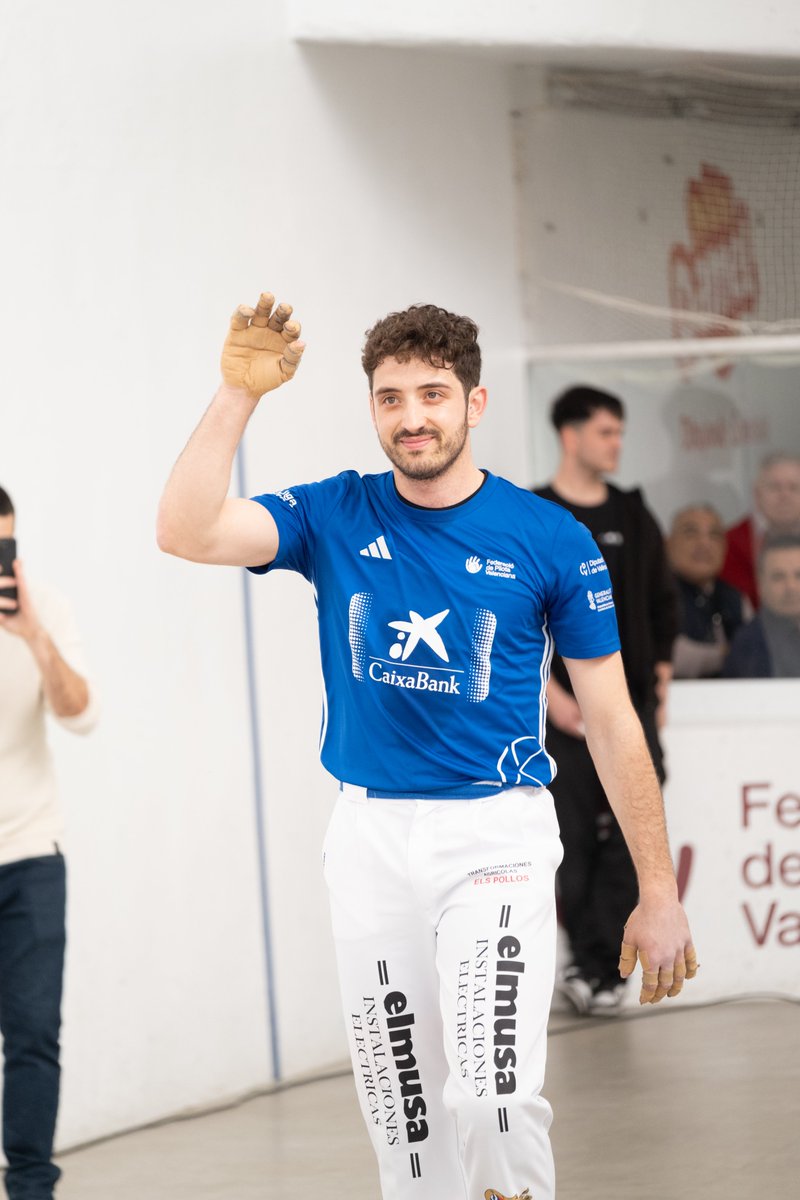 pilotapro's tweet photo. Esta vesprada al trinquet Miguel Balaguer 'Canya' de la Pobla de Vallbona (18:00h) tornarem a vore jugar a José Salvador.

🙌 Des del 8 de juny els trinquets et trobaven a faltar. 

🫂 Benvingut de nou!! https://t.co/g5i5Owl8L4