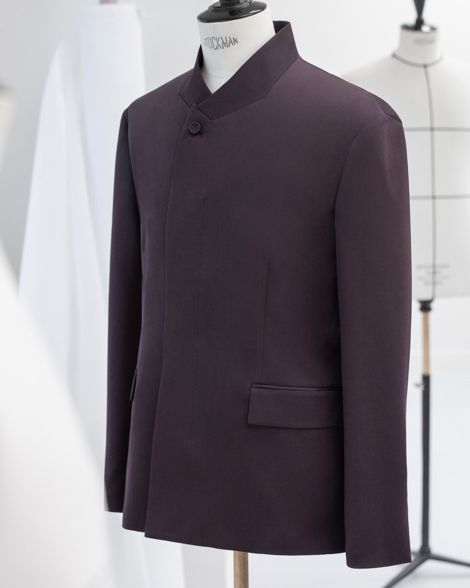 Dior's tweet photo. Exemplifying #DiorSavoirFaire, House artisans meticulously crafted Kim Jones' custom deep-toned tailored blazer and pants for Dior Global Ambassador Jay Chou's 'Carnival World Tour' stop at Taipei Dome. https://t.co/YXmBd96vbK