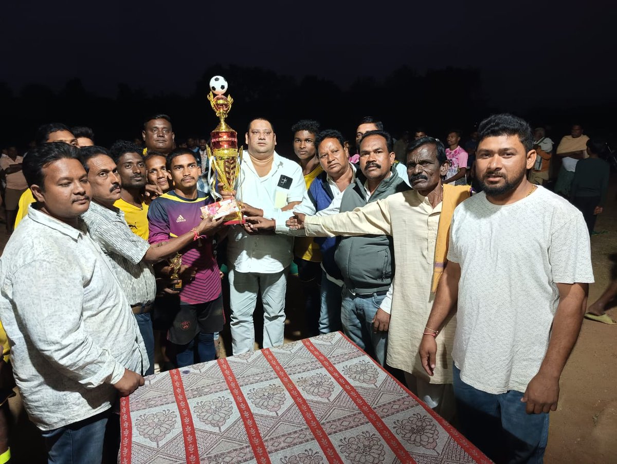 SinuBehera2's tweet photo. Gajbahal football final re atithi vabe joga dei thili https://t.co/jwZGRWdt5U