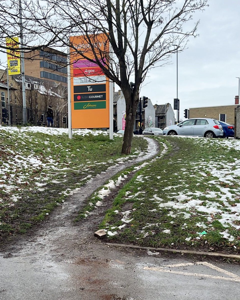 pathsofdesire's tweet photo. Curvy Desire Path

- Rating: ⭐️⭐️⭐️
- Territorial gain: 37 meters
- Location: Huddersfield, England https://t.co/NBVs3iZJm5
