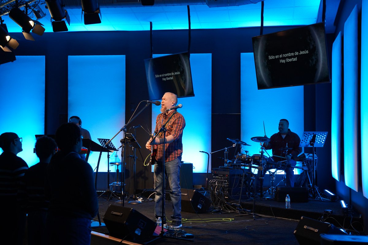 "La gracia, la misericordia, y la paz estarán con nosotros, de Dios el Padre y de Jesucristo, Hijo del Padre, en verdad y amor." 2da Juan 1:3

¡Gracias Dios por escoger a Tu iglesia, para que ésta refleje Tu carácter! #ConocerCrecerServirIr