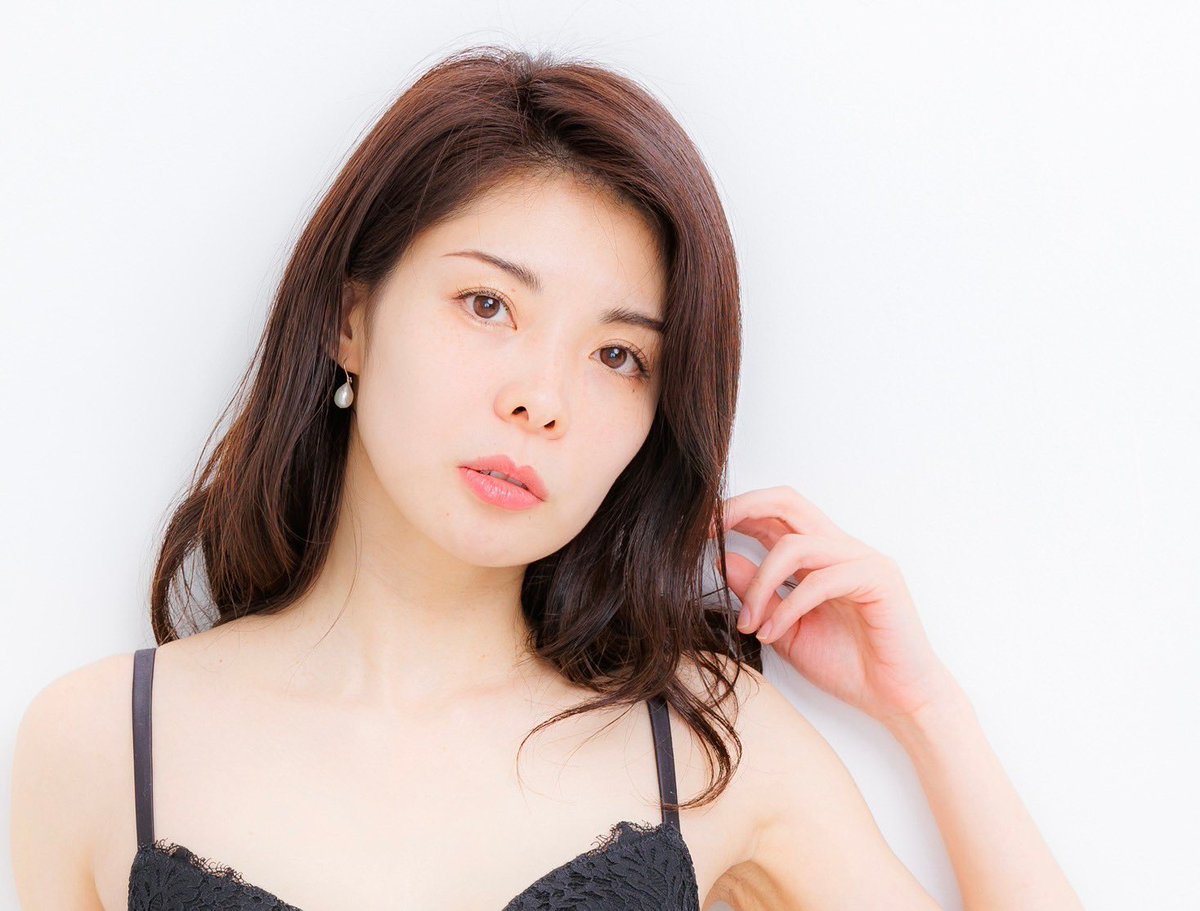 Monambitious's tweet photo. 女の子が大好き😘聞くのも話すのもリアクションするのも大好き❤️是非お店に語りに来てください🍸1人でフラっと大歓迎😎

I love girls and I really enjoy conversation so I would love to hear your stories. Cheers🍸

#LGBTQ #queer #lesbian #Roppongi #Sake #レズビアン　#ビアンバー　#クィア https://t.co/meabGnb6eO