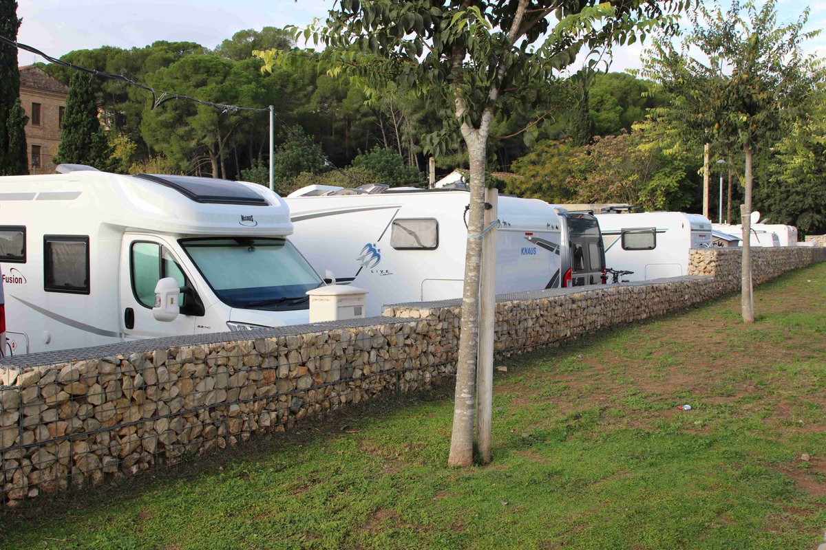 AjRoquetes's tweet photo. 🌄 𝗧𝗨𝗥𝗜𝗦𝗠𝗘 | #Roquetes estrena nous panells turístics 👨👩👧👦
🚴🏼♀️ Ciutat, #ViaVerda i #LoPort 🌿
🚙 2⃣.0⃣0⃣0⃣ autocaravanes anuals
🗣️ @IMaigi: "Tenim les condicions per seguir atraient turisme familiar i de qualitat".
ℹ️: https://t.co/QvmZBYKvwX
#RoquetesTurisme https://t.co/gUjNIqOFmN