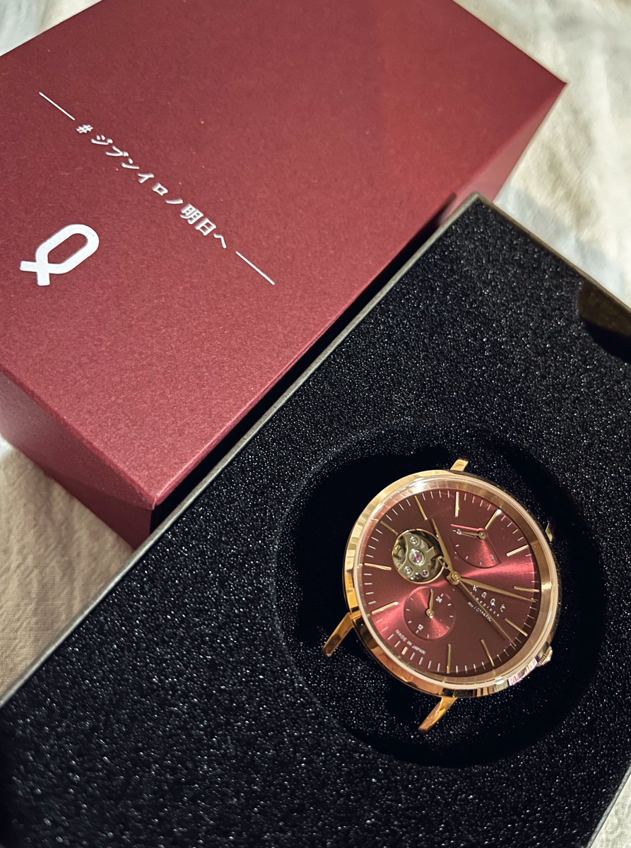 saKitaMi2co's tweet photo. メカニカルオープンハート BURGUNDY

大切な祖母がのこしてくれたお金を、一生ものとして形にしておきたくて、この子をお迎えしました！
鼓動を感じる腕時計。心が温かくなります😌
大切に一緒に時を過ごします✨

ずっと愛用している #Nijiiro も添えて🌈

#ジブンイロノ明日ヘ
#Knotwatch

#北山宏光 https://t.co/wb5Ae8yuOh