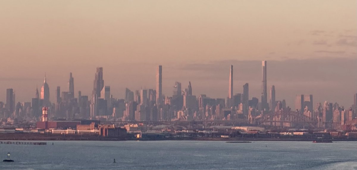 NYC looking good at dawn this morning! Next stop ⁦<a href="/Veeam/">Veeam® Software</a>⁩ Launchpad in Las Vegas.