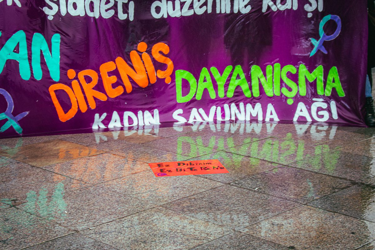 İzmir 📌-Kadından kadına bir çağrımız var:  Birbirimizin yanında olma, hayatlarımızı ve birbirimizi savunma çağrısı!

👩🏾‍🤝‍👩🏼Görüyorum Yanındayım diyen mektuplarımızı okumak için İstanbul'dan sonra İzmir Alsancak'ta buluşalım.

🗓18 Ocak Cumartesi 16.00
📍Alsancak (ÖSYM Binası Önü)