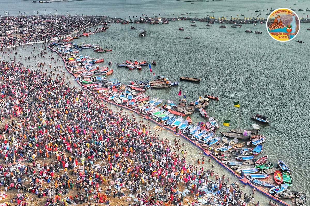 MahaKumbh_2025's tweet photo. अत्यन्तपावनं पुण्यं स्नानं कुम्भे जलाश्रिते।
दिव्यलोकप्रदं चैव सर्वपापप्रणाशनम्॥

संगम नगरी का ये विहंगम दृश्य, भारतीय संस्कृति में श्रद्धालुओं की अटूट आस्था का प्रतीक है।

#एकता_का_महाकुम्भ https://t.co/0hipjgSGCj