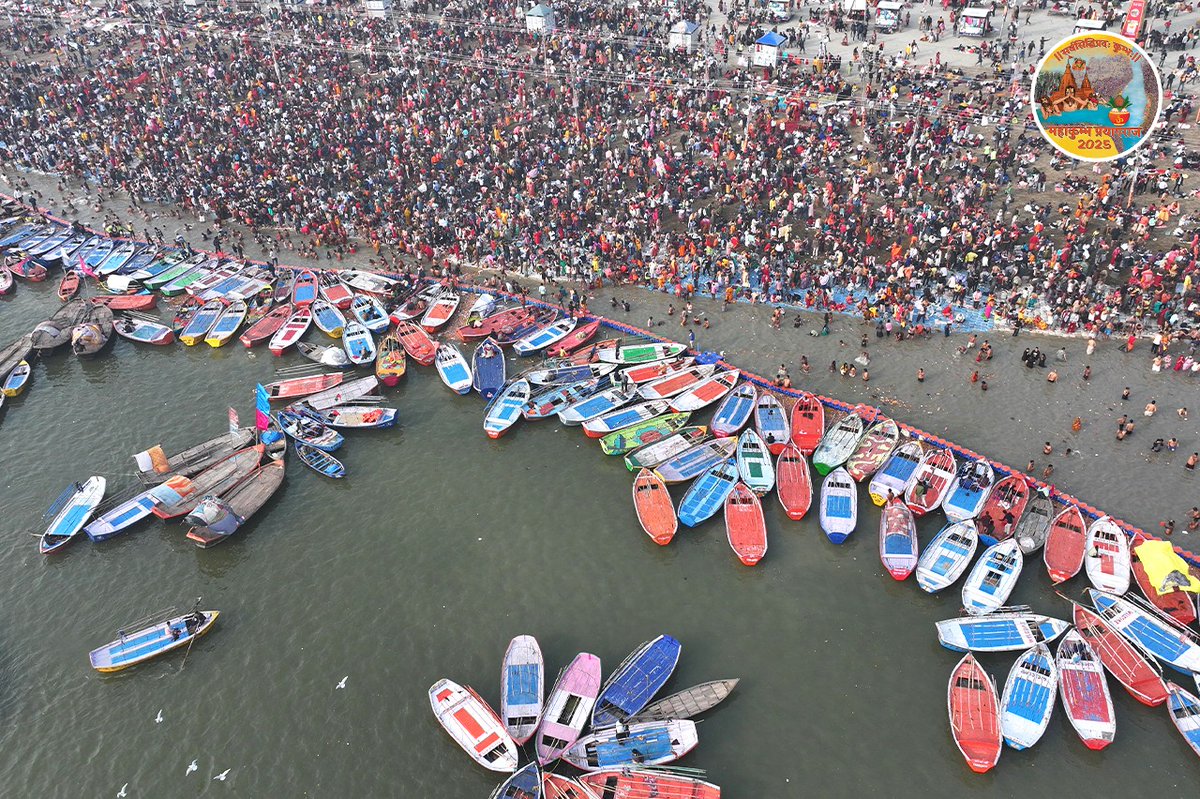 MahaKumbh_2025's tweet photo. अत्यन्तपावनं पुण्यं स्नानं कुम्भे जलाश्रिते।
दिव्यलोकप्रदं चैव सर्वपापप्रणाशनम्॥

संगम नगरी का ये विहंगम दृश्य, भारतीय संस्कृति में श्रद्धालुओं की अटूट आस्था का प्रतीक है।

#एकता_का_महाकुम्भ https://t.co/0hipjgSGCj