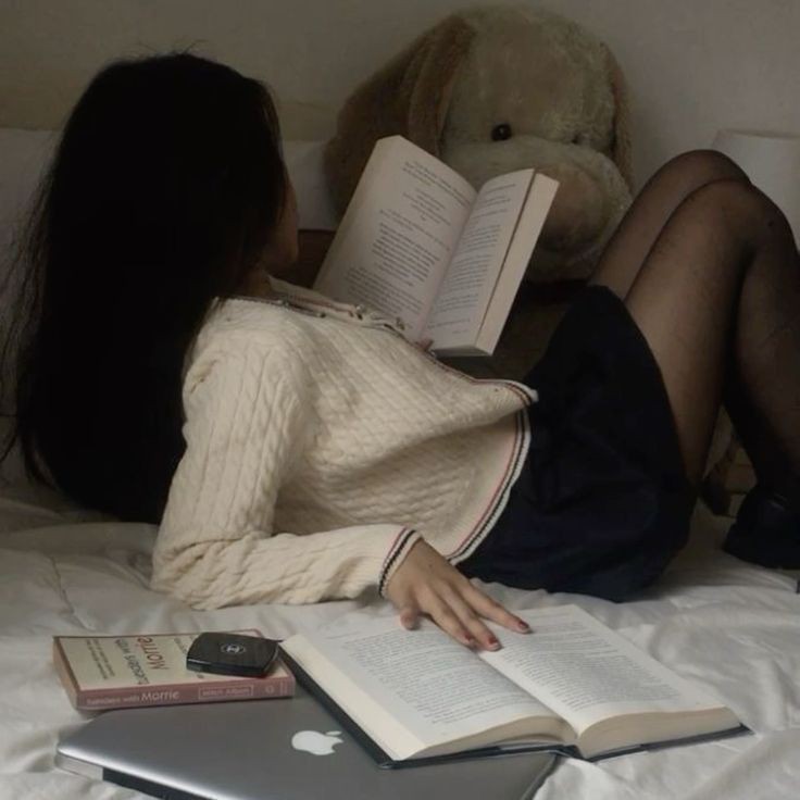 v3gablue's tweet photo. ⊹ ₊   Livros lidos de 2025! 

- a thread para #booktwt

❝  Eu vivi mil vidas e amei mil amores. Andei por mundos distantes e vio fim dos tempos. Porque eu li. ❞ https://t.co/yZ7h572s6k