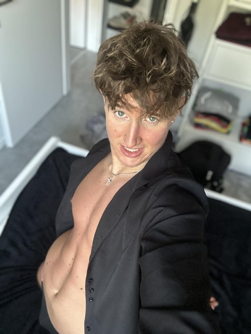 Watch Christian Levine's leaked NSFW photo on TwXstars