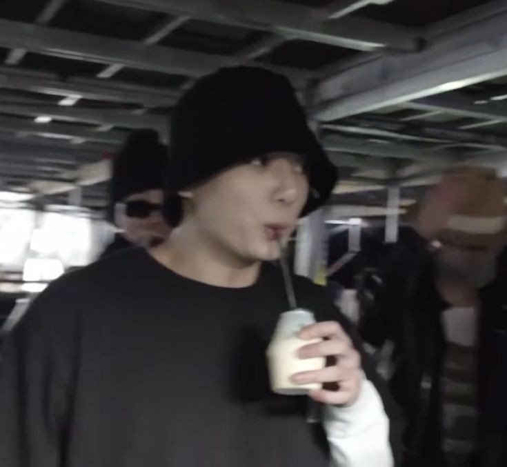 𝑩𝒊𝒓𝒖𝒍𝒂𝒎𝒐𝒏𝒕.

Titipan si ganteng yang paling doyan susu pisang, kalo diurutin kobam nomor satu, susu pisang nomor dua, susu aku nomor tiga 😔😔

I still love you tho.