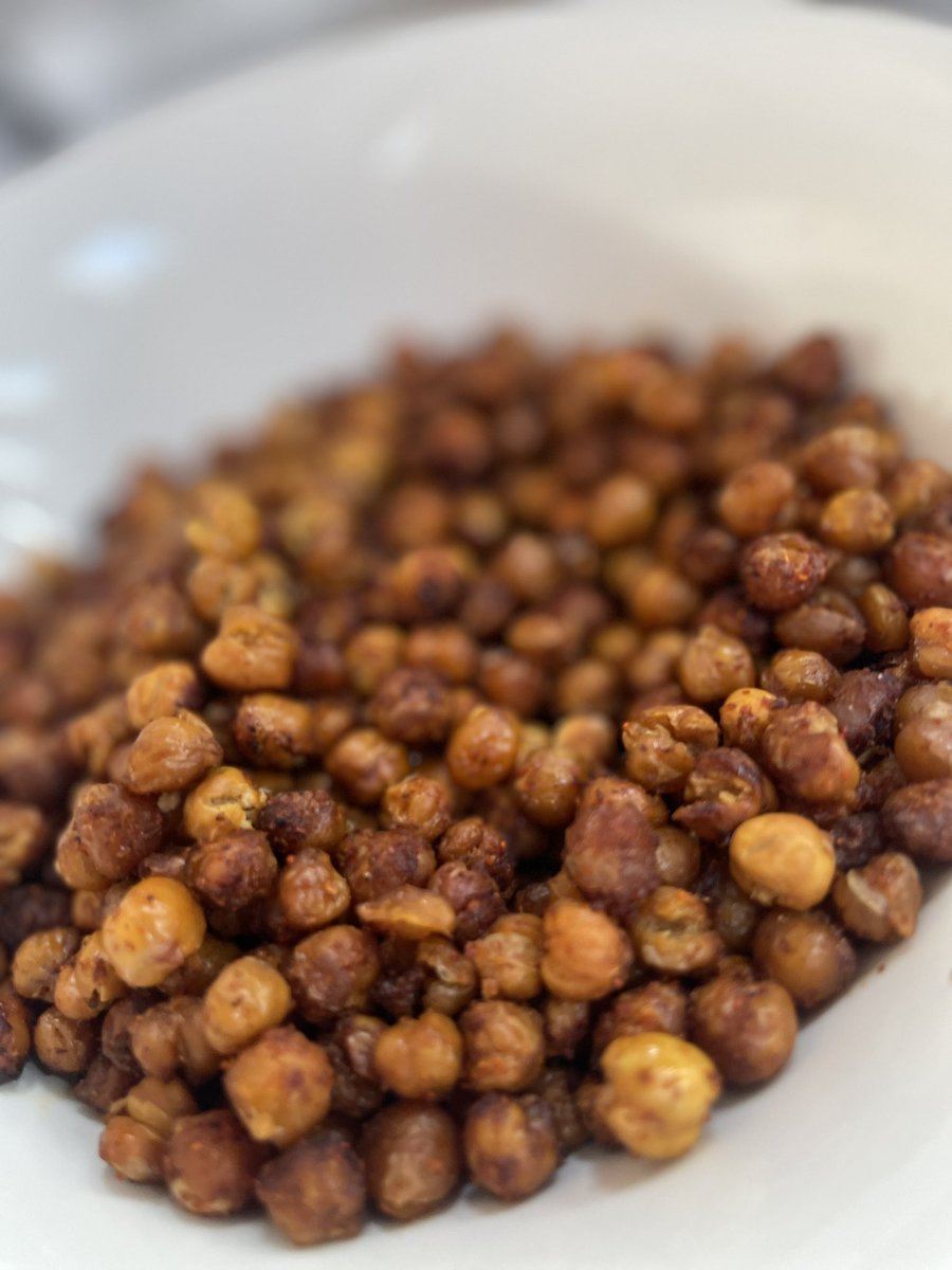 Enriching the salad bar with our booster salad with egg &amp; freshly roasted chickpeas, with a side of peri peri home roasted chickpeas. A winner with the students👍🫶small healthy changes = better health.
@JohnLyonHarrow <a href="/melrahaman/">Melissa Rahaman</a> <a href="/MaryMar89923871/">Mary Martin</a> <a href="/Milen42931651/">Milen</a>