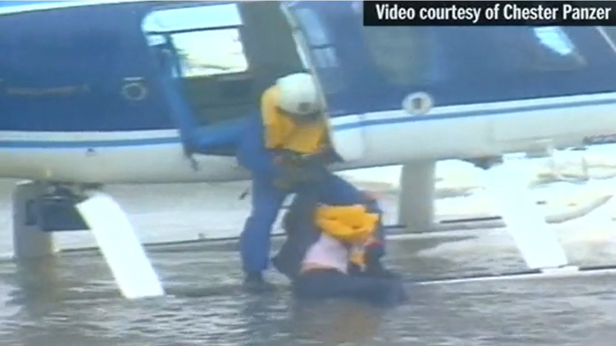 A shocking scene that can never be forgotten by those who saw it, Air  Florida Flight 90 crashed into the 14th Street Bridge 43 years ago today.  The dramatic rescue of a