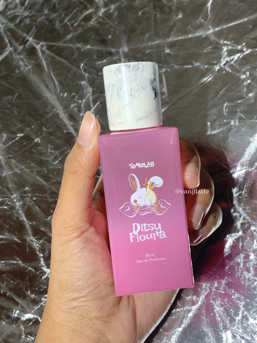vanjllatte's tweet photo. 🐰Ditsy Floura - TomoLab🌷

wanginya cantik &amp; super cutesyy!! remind me of masa kecil yg lagi happy banget, wajib coba kalo kalian suka vibe yg dreamy!!🧺💌 https://t.co/6HehlVLOkW