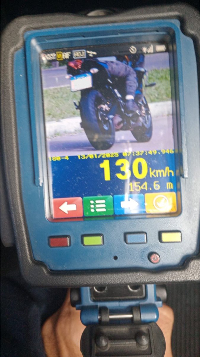 EPTC_POA's tweet image. 10h50 - 🛂 Nesta manhã foi registrado novo flagrante de irresponsabilidade com uma moto a 130 km/h na av. Ipiranga, mais de 50% acima do limite seguro de 60 km/h. 

⚠️O excesso de velocidade é uma das principais causas das mortes no trânsito. 

🙏#FaçaSuaParte #EPTCéEducação