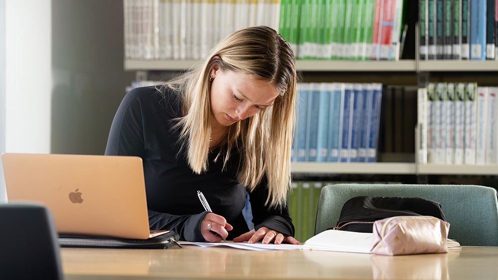 UoNLibraries's tweet image. Libraries are here to support you during exams
🗓 FREE study planners
📝 Study With Us online sessions
☕ FREE hot drinks
🕒 Three 24/7 libraries
nottingham.ac.uk/library/news/2…
